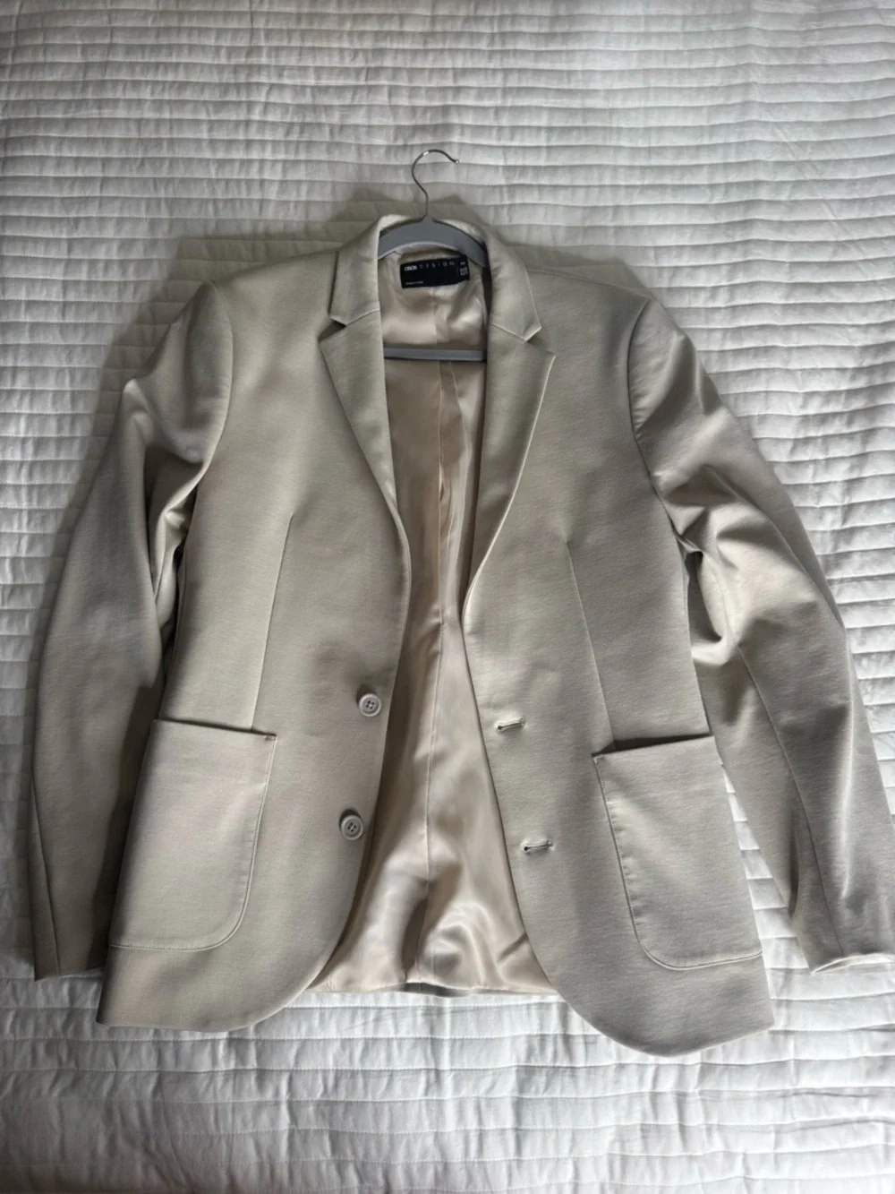 ASOS Men’s Off-White Two-Button Notch Lapel Blazer - Picture 3 of 4